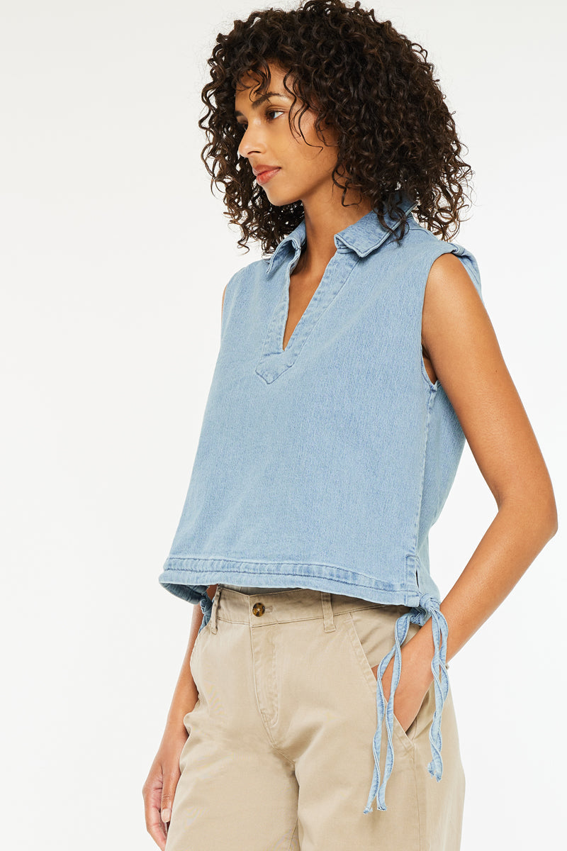 Women's V-Neck Sleeveless Denim Shirt - Light Wash